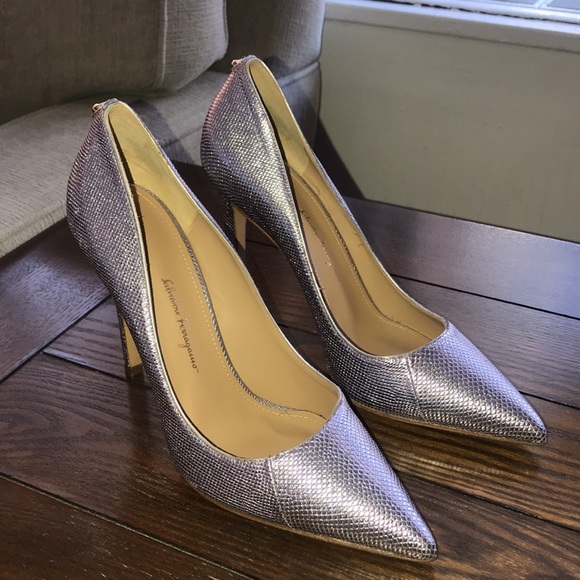 Salvatore Ferragamo light purple snakeskin pumps. Size 7C. Never worn - Picture 2 of 8